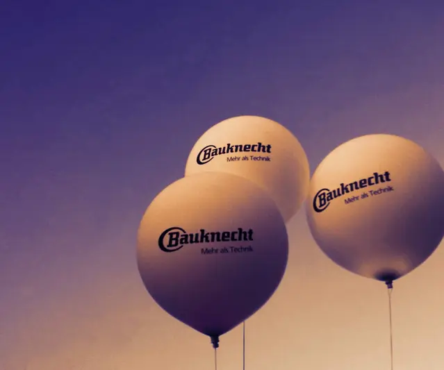 Leuchtballon mit Branding – Logo/Claim als Druckfläche für Events
