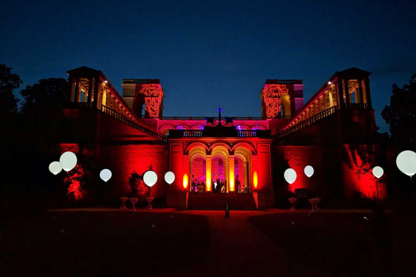 Outdoor Leuchtballons als Eyecatcher und Wegebeleuchtung bei Events