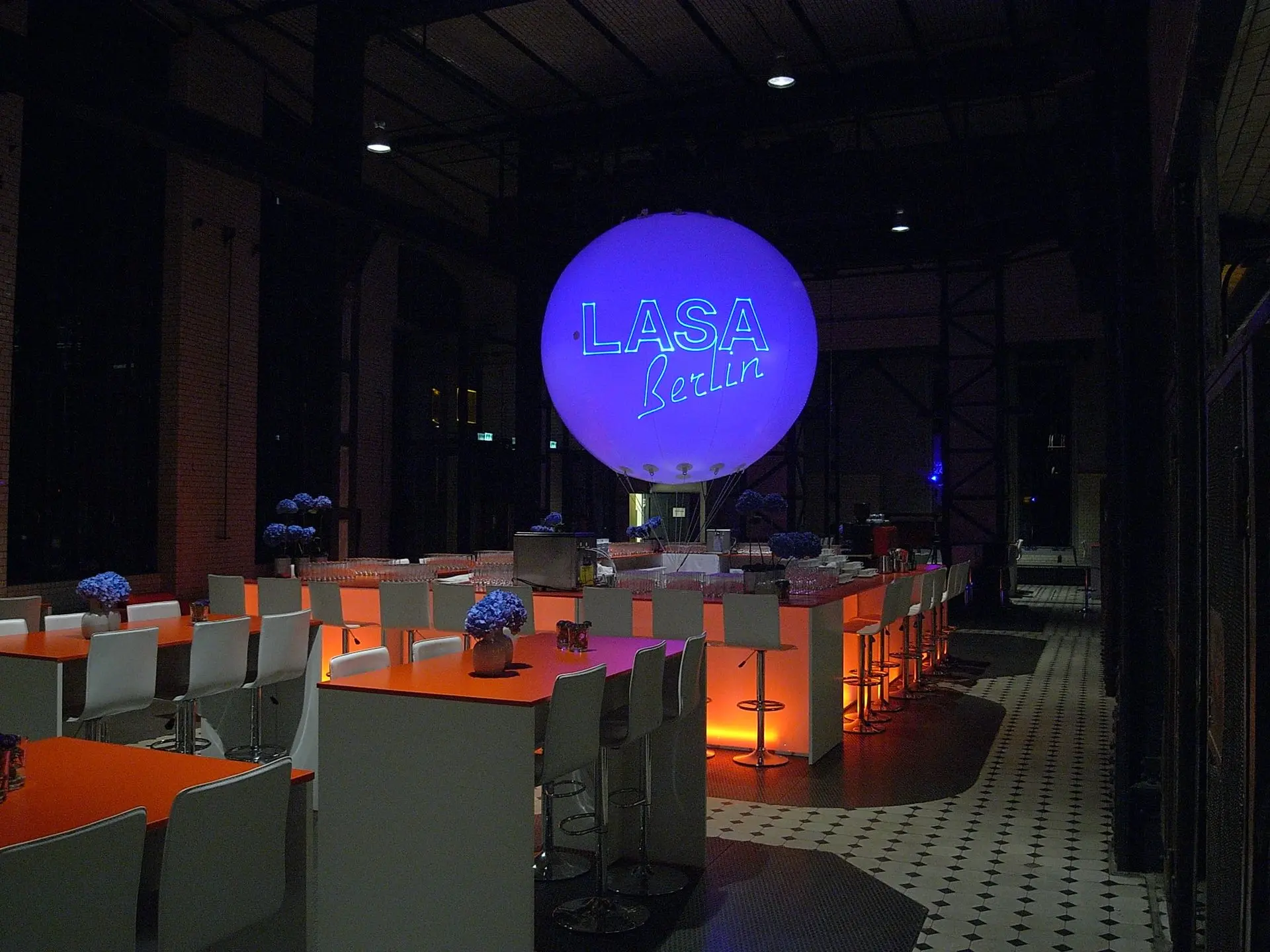 Ballon mit Laser Projektion